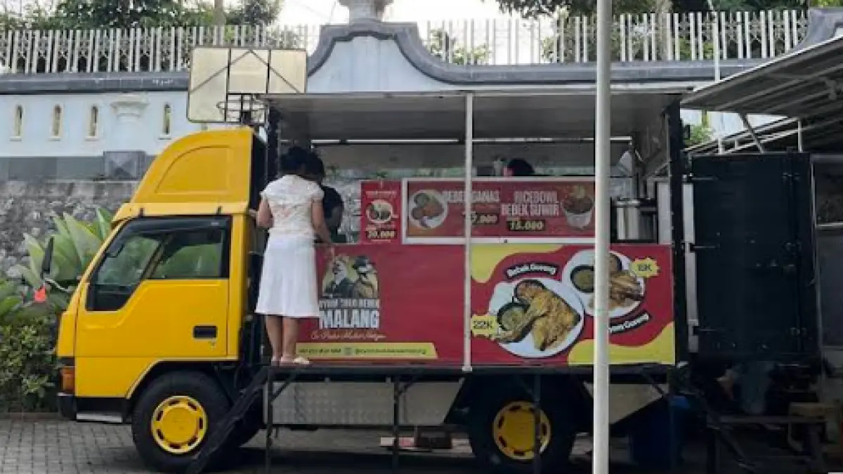 Ayam dan bebek food truck. (Kinara Azzahra / Google Maps)