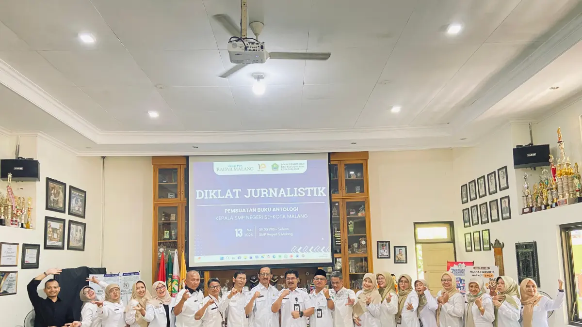 FULL SENYUM: Kebersamaan seluruh peserta Diklat Kepala SMP Negeri se-Kota Malang di Aula SMPN 5 Malang.