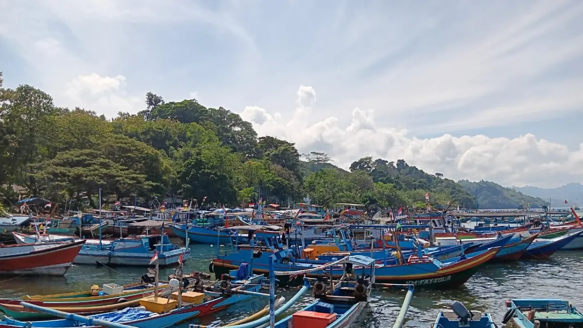 TUNGGU MUSIM IKAN: Kapal-kapal nelayan berlabuh di TPI Sendangbiru, Desa Tambakrejo, Kecamatan Sumbermanjing Wetan beberapa hari lalu.