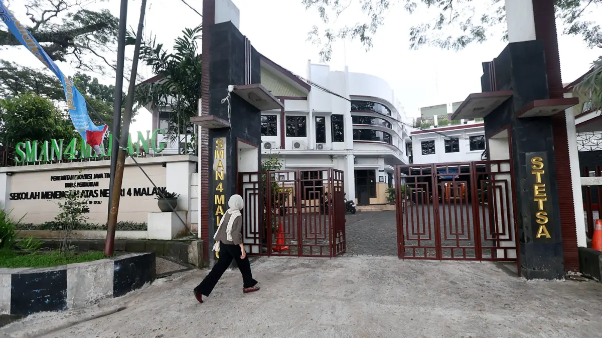PERSIAPAN: SMAN 4 Malang masuk rayon 3 dalam SPMB tahun ini. Warga dari Kecamatan Kedungkandang, Klojen, dan Blimbing bisa mendaftar di jalur domisili. (DARMONO/RADAR MALANG)