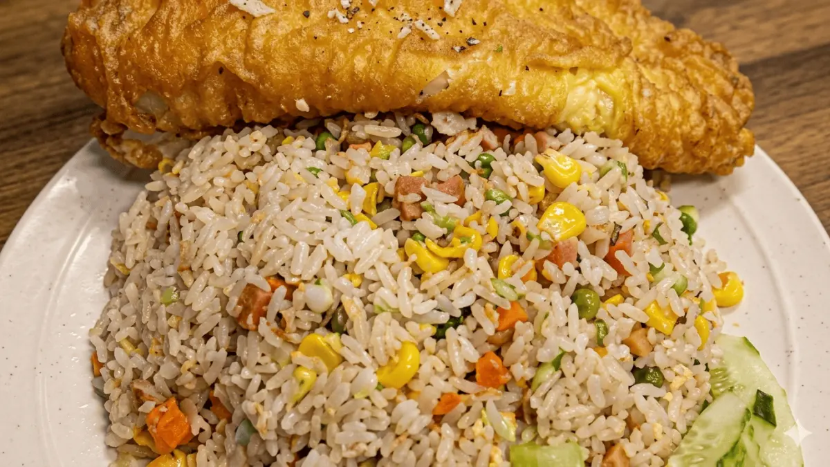 Hidangan nasi goreng yang mengunggah selera. (Amayla / Google Maps)
