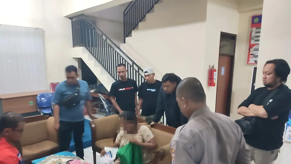ODGJ: Perempuan berinisial F diamankan di Polsek Kedungkandang kemarin malam (16/5). 