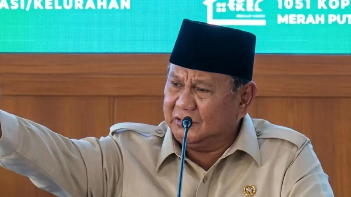 Prabowo berpidato dalam peresmian 1.061 Koperasi Desa Merah Putih, instruksikan warga agar tak khawatir perekonomian Indonesia. (Sumber: Istimewa).