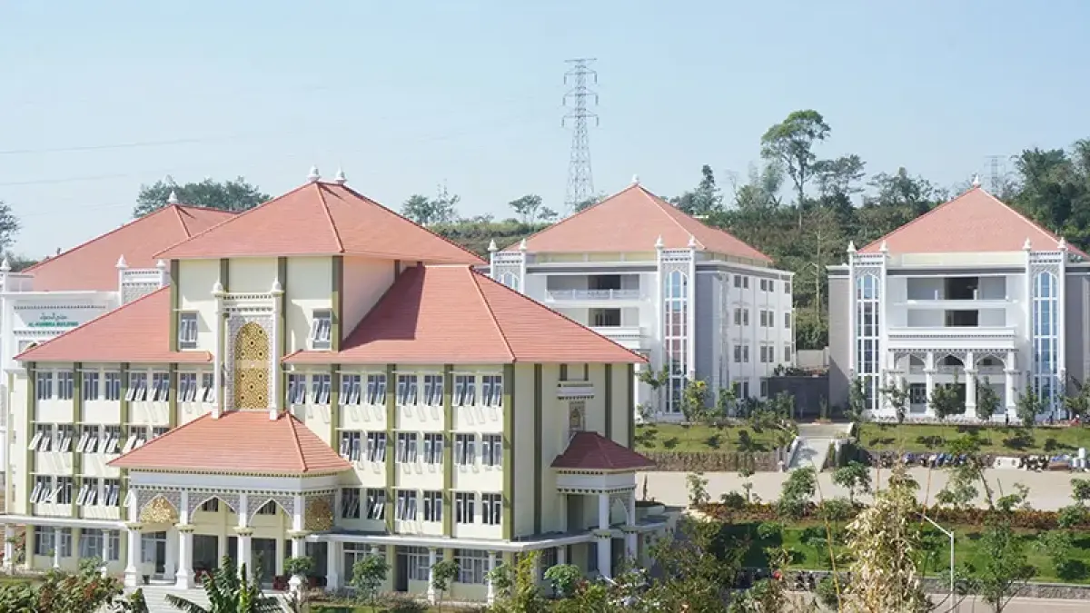 Setiap sekolah unggulan di Kabupaten Malang memiliki ciri khas masing-masing, mulai dari budaya akademik kuat hingga pengembangan bakat nonakademik.