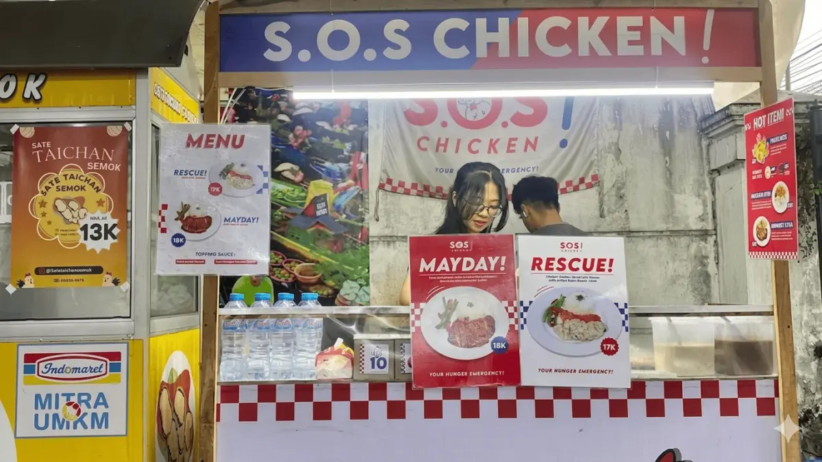 S.O.S Chicken bersiap melayani pelanggan. (Rossy A / Google Maps)