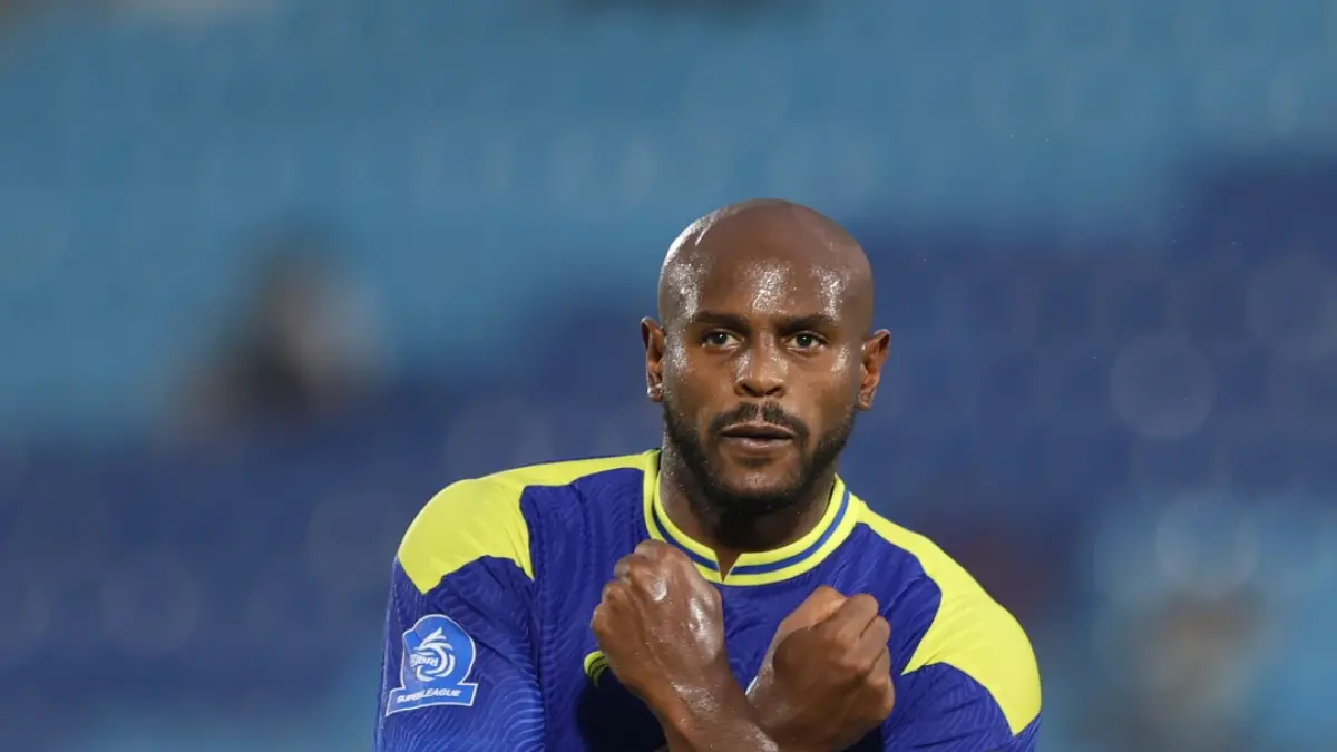 TAJAM: Striker Arema FC Joel Vinicius berselebrasi ala anggota Avengers Black Panther Wakanda Forever setelah membobol gawang lawan. (Foto: Darmono/Radar Malang)