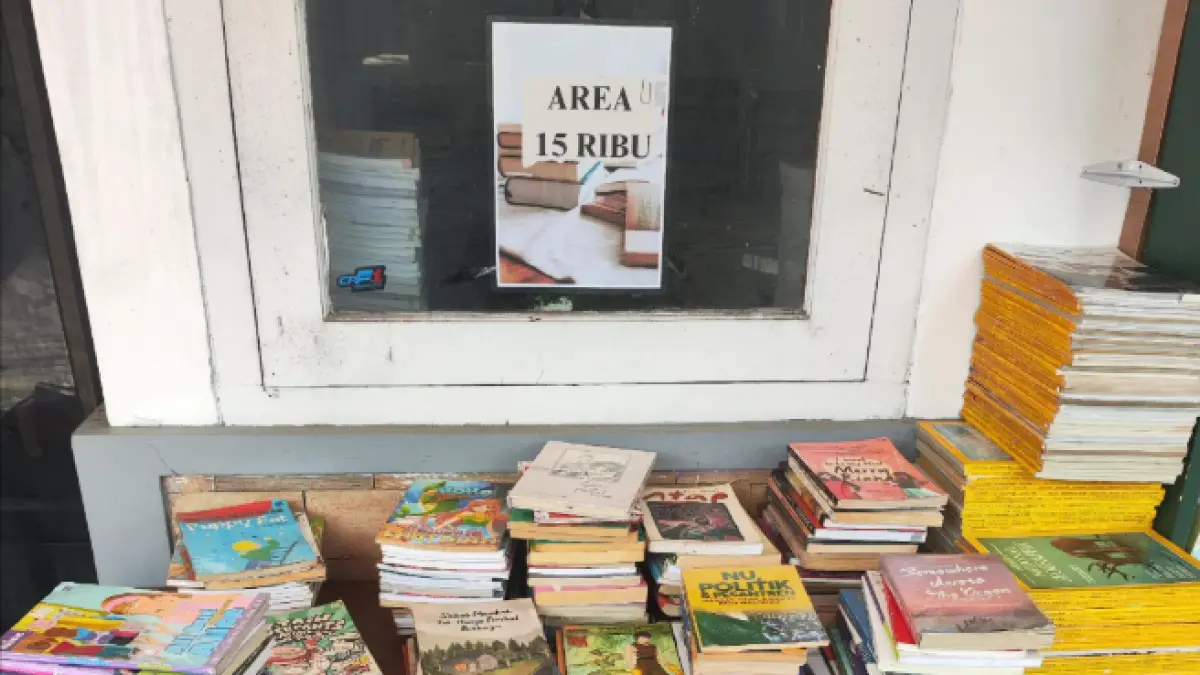 Berburu buku bekas layak pakai menjadi opsi rasional yang banyak dipilih.