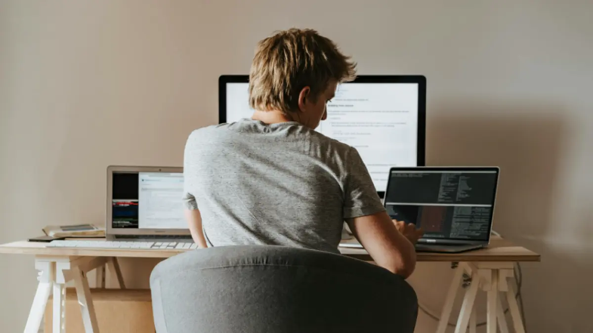 Ekonomi Lagi Berat, Freelance Jadi Jalan Ninja Tambahan Penghasilan (Source: Pexels/@olia danilevich)
