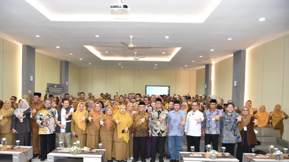 PERKUAT SDM MELALUI PENDIDIKAN: Kemendikdasmen terus berupaya untuk mencapai tujuan pendidikan dengan program revitalisasi dan digitalisasi di berbagai daerah. (Dok. Kemendikdasmen)