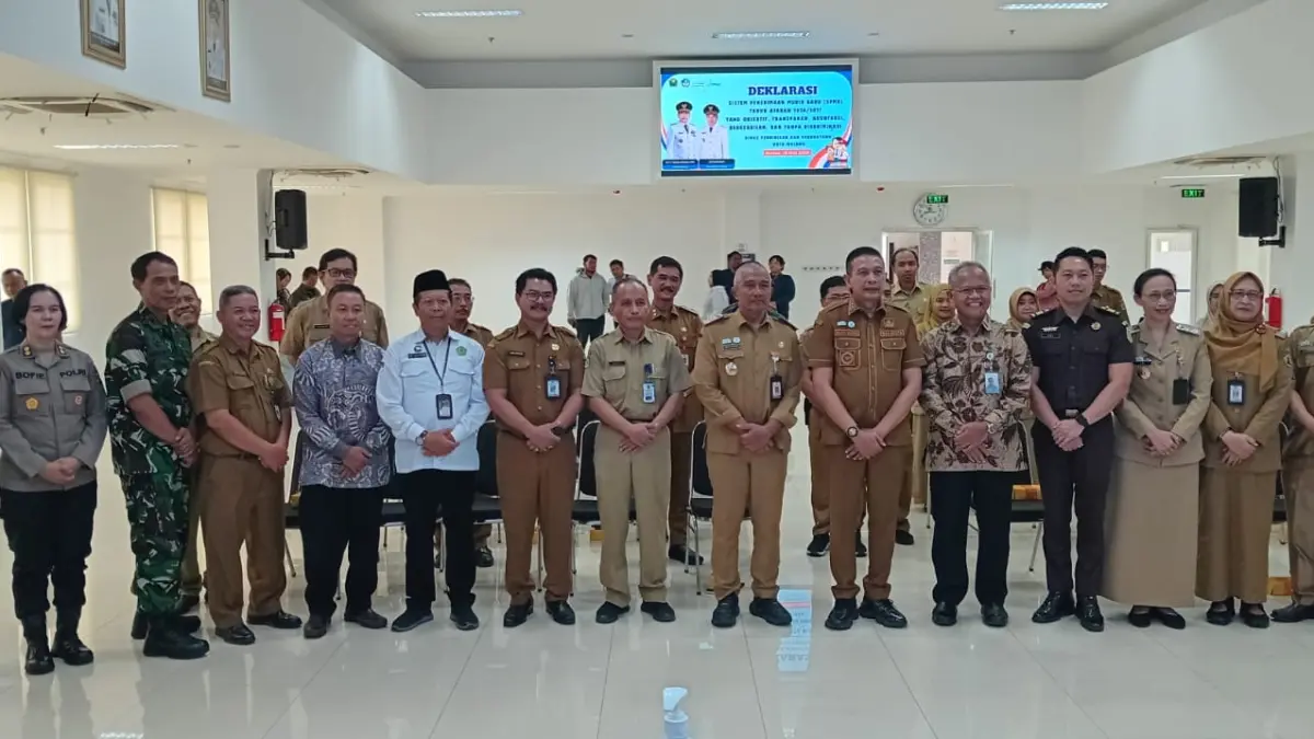 AKUNTABEL: Wali Kota Malang Wahyu Hidayat (tengah) bersama jajaran OPD saat deklarasi SPMB di Mini Block Office, siang tadi (19/5).