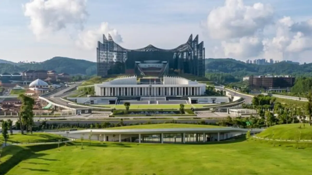 MK menegaskan Ibu Kota Negara tetap Jakarta. Infrastruktur Ibu Kota Nusantara (IKN) dinilai belum siap. (Sumber: Istimewa).