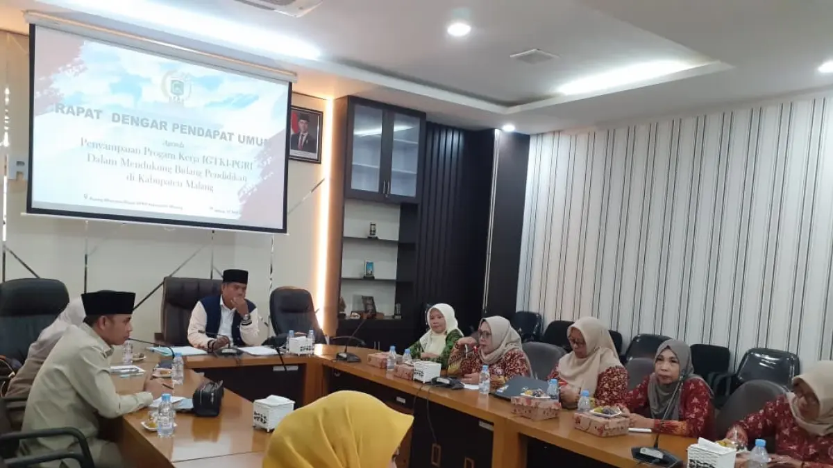 Rapat dengar pendapat umum antara guru TK dengan anggota DPRD Kabupaten Malang