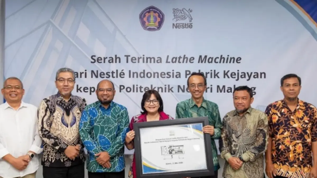SERAH TERIMA: Jajaran pimpinan Nestlé Indonesia dan Politeknik Negeri Malang sebagai simbol kolaborasi berkelanjutan dalam mendukung pengembangan talenta lokal.