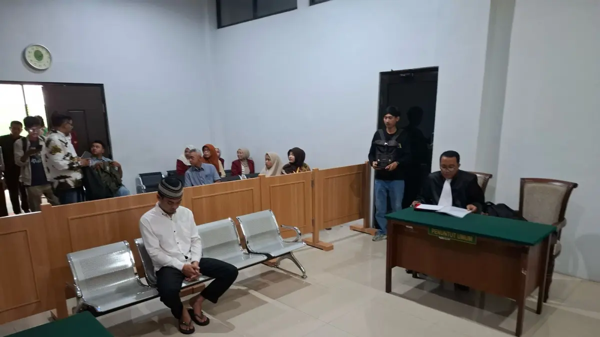 Alfan Harvi Putra, 32, warga Desa Pujon Lor, Kecamatan Pujon menerima vonis hakim Pengadilan Negeri (PN) Kepanjen.