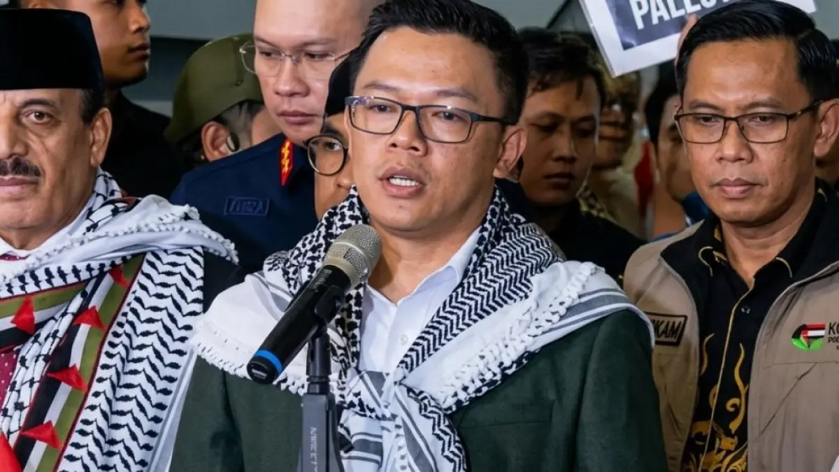 Menteri Luar Negeri (Menlu) Sugiono saat menyambut kedatangan 9 WNI anggota Global Sumud Flotilla 2.0 di Bandara Soekarno-Hatta, pada Minggu (24/5). (Sumber: Istimewa).