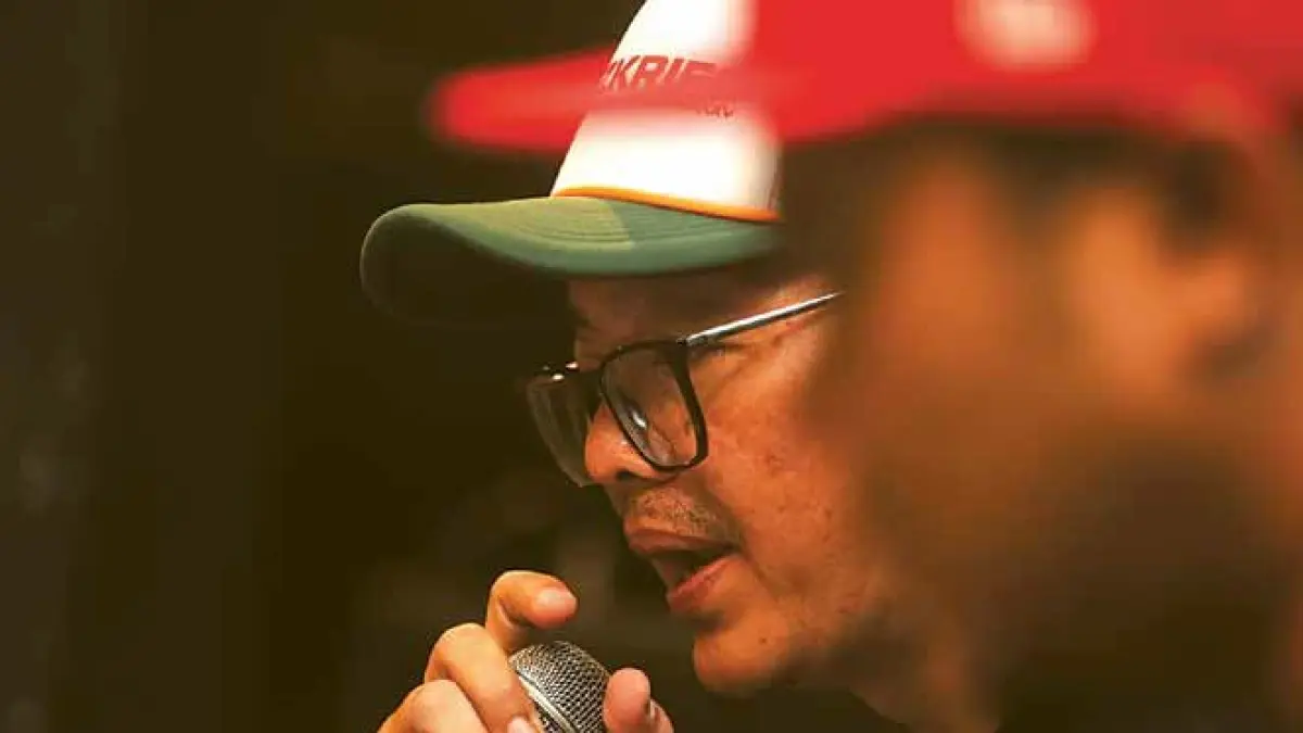 TANPA BEAT: Salah satu rapper menyanyikan lagu hiphop tanpa iringan musik dan hanya mengandalkan artikulasi lirik saja
