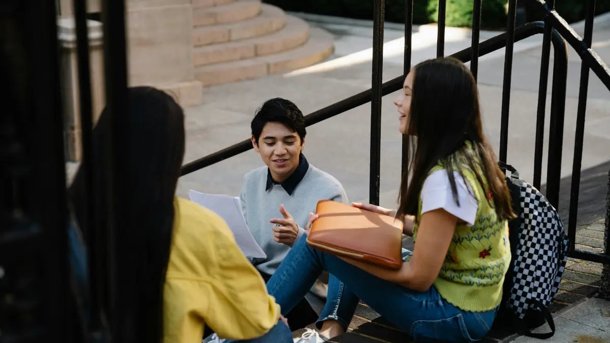 Anak IPS tidak perlu khawatir soal pilihan jurusan kuliah karena puluhan program studi lintas bidang terbuka lebar. (Foto; Pexels)