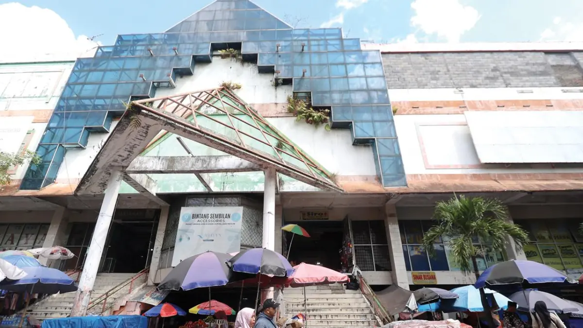 CARI OPSI TERBAIK: Rencana revitalisasi Pasar Besar Malang terus dimatangkan Pemkot Malang. Yang kini diseriusi yakni sistem KPBU. (Darmono/Radar Malang)