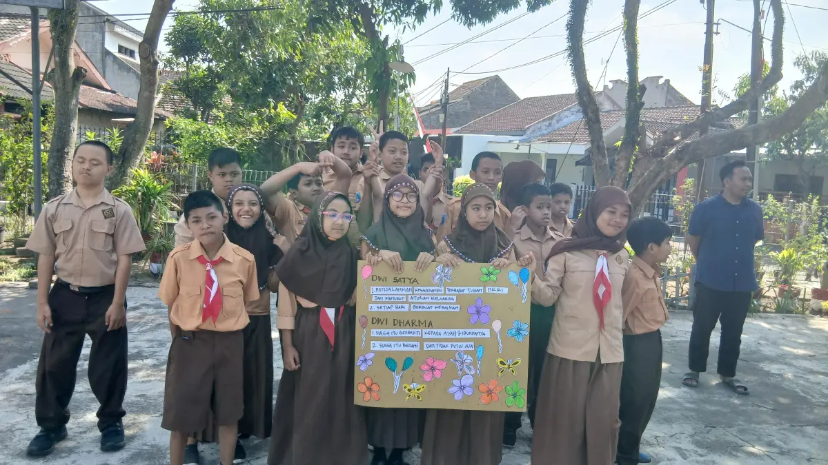 INOVATIF: Kegiatan Pramuka bersama di sekolah SLB Idayu 1 Kota Malang.