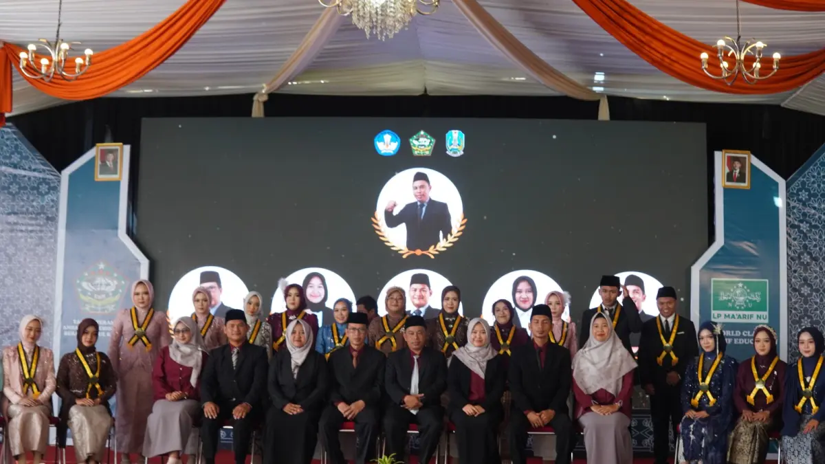 KHIDMAT: Prosesi Purnawiyata ke-XVIII SMK NU Sunan Ampel Poncokusumo, Sabtu lalu (24/5).