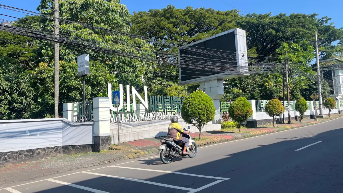 MASIH ADA WAKTU: Pendaftaran masuk UIN Maulana Malik Ibrahim untuk jalur UM PTKIN masih dibuka sampai 30 Mei nanti.  (foto: Nadiathul Affandia)