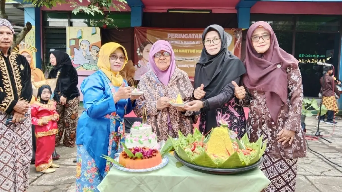 TERBAIK: Peringatan Hari Kartini dan HUt KB-TK Islam Plus Al Azhar Malang.