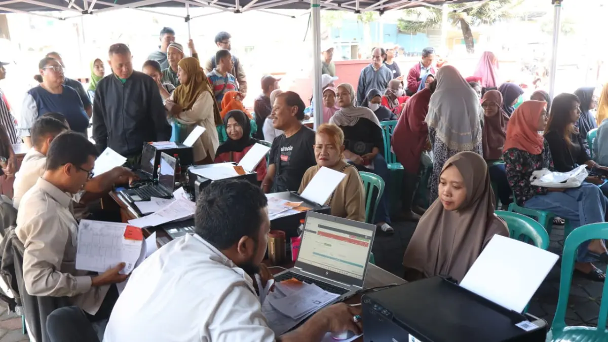 Warga Mangliawan membayar pajak di kantor di Desa Mangliawan, Kecamatan Pakis pada Selasa (26/5) lalu. (Dokumen Bapenda Kabupaten Malang)