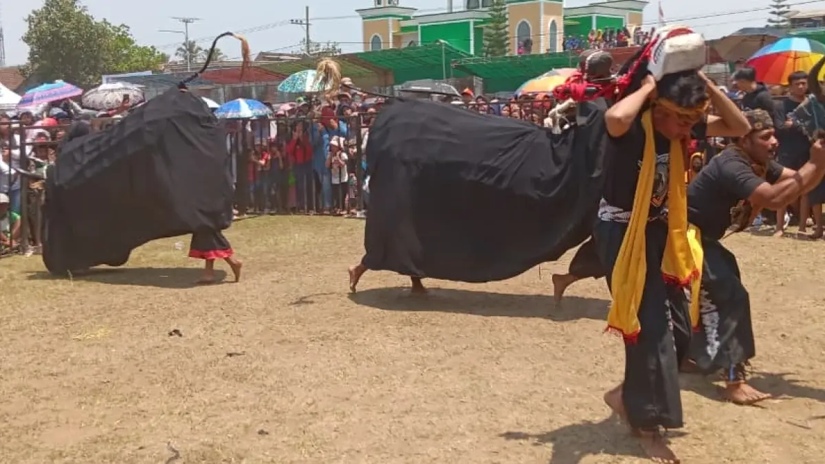 Pertunjukan Bantengan Lereng Semeru di Poncokusumo beberapa waktu lalu. (Indah Mei Yunita/Radar Malang)