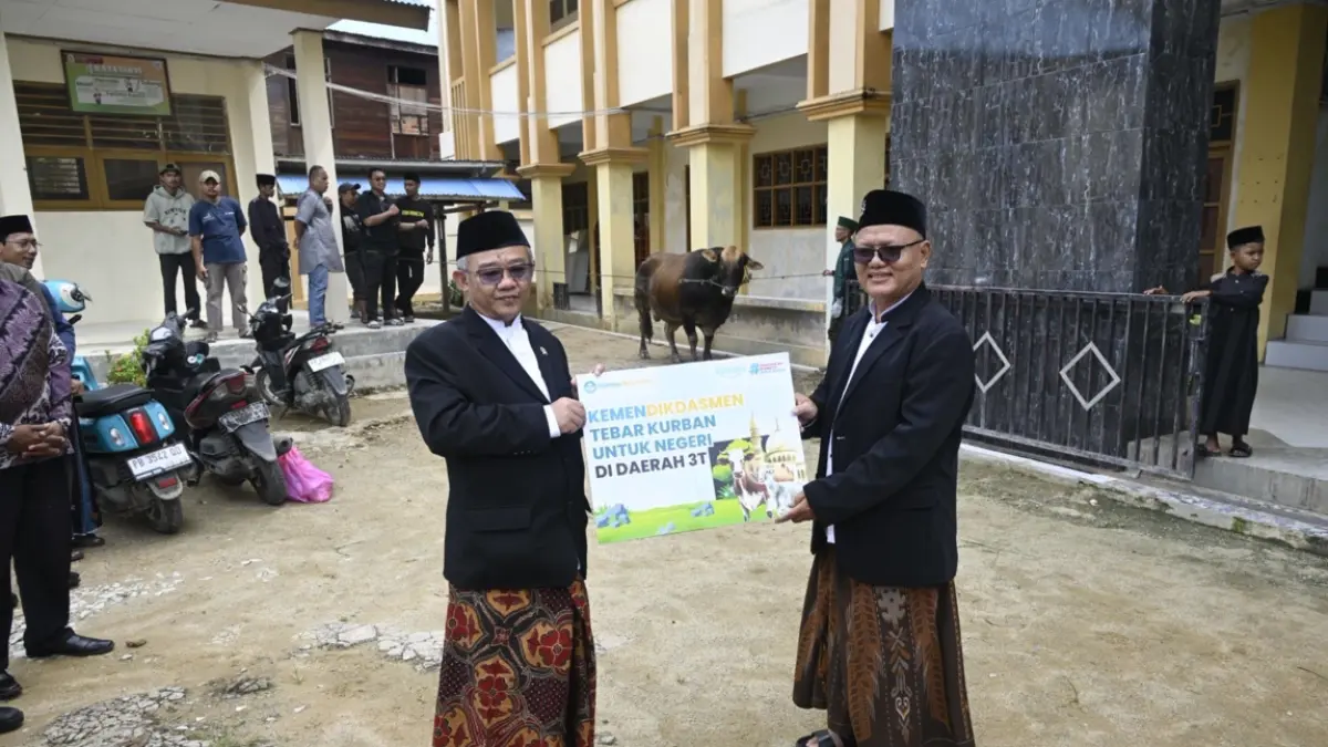 SALURKAN HEWAN KURBAN: Kemendikdasmen perkuat suasana Idul Adha melalui 159 hewan kurban. (Dok. Kemendikdasmen)