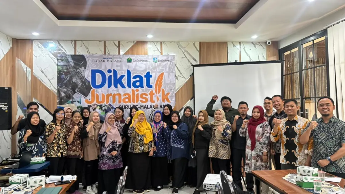 TERBAIK: Sebanyak 25 guru SMA/MA se-Kota Malang dan Batu bersemangat mengikuti diklat jurnalistik di Ocean Garden Soekarno Hatta, Selasa lalu (26/5).