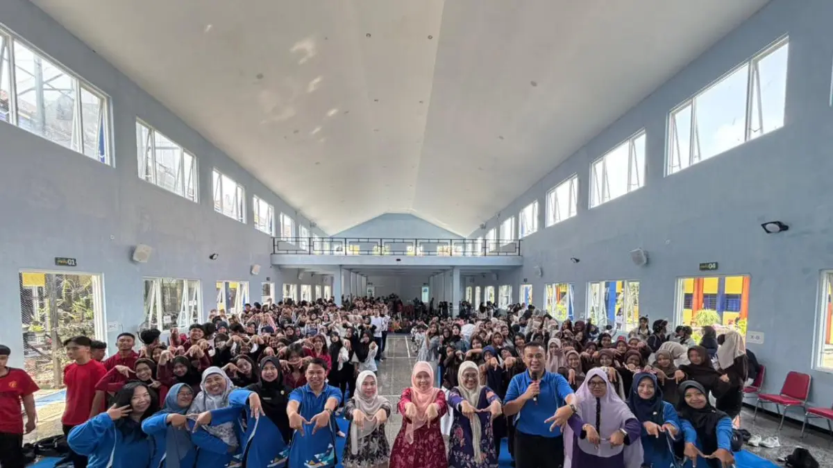 BAGI ILMU: Penyuluhan kesehatan gigi dan mulut dari FKH UB di SMAN 1 Tumpang.