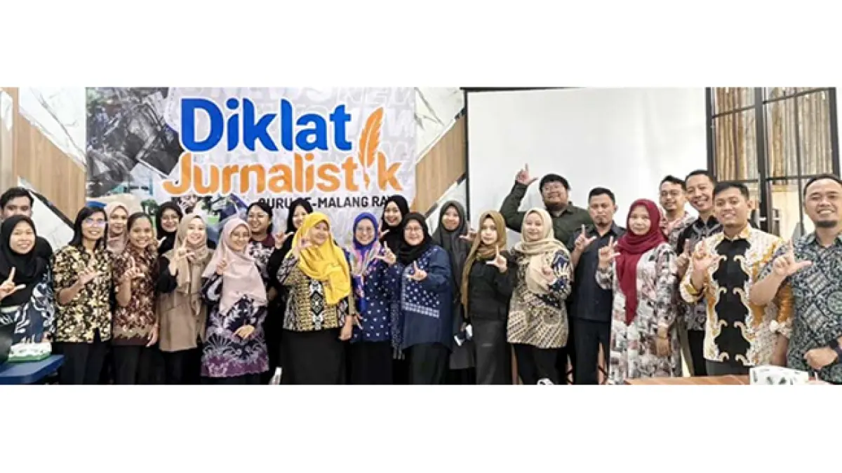 TERBAIK: Sebanyak 25 guru SMA/ MA se-kota Malang dan Batu bersemangat mengikuti diklat jurnalistik di Ocean Garden Soekarno Hatta, Selasa lalu (26/5).

