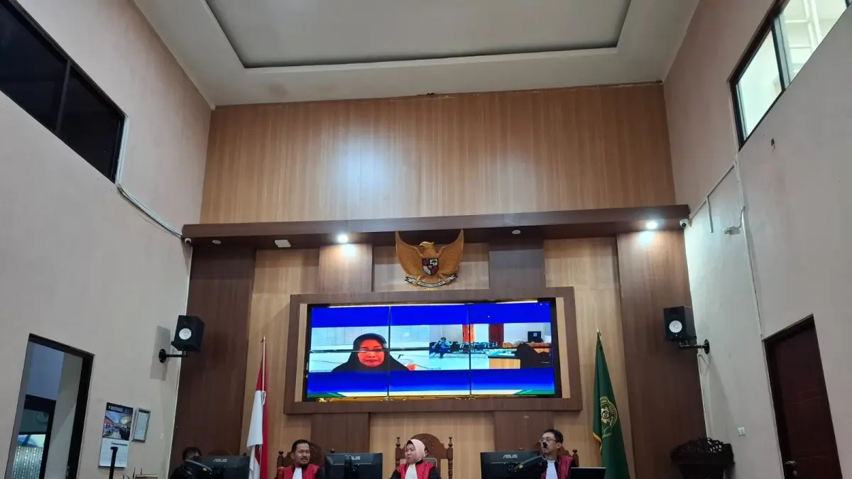 TERDAKWA: Dwi Kurniawati, 41, menjalani sidang secara online yang digelar di Pengadilan Negeri (PN) Kepanjen beberapa waktu lalu.