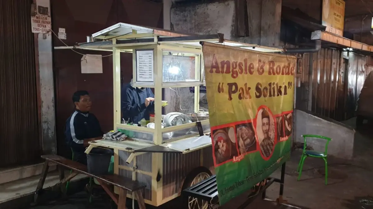 Suasana ronde Pak Solikin (Source: Google review)