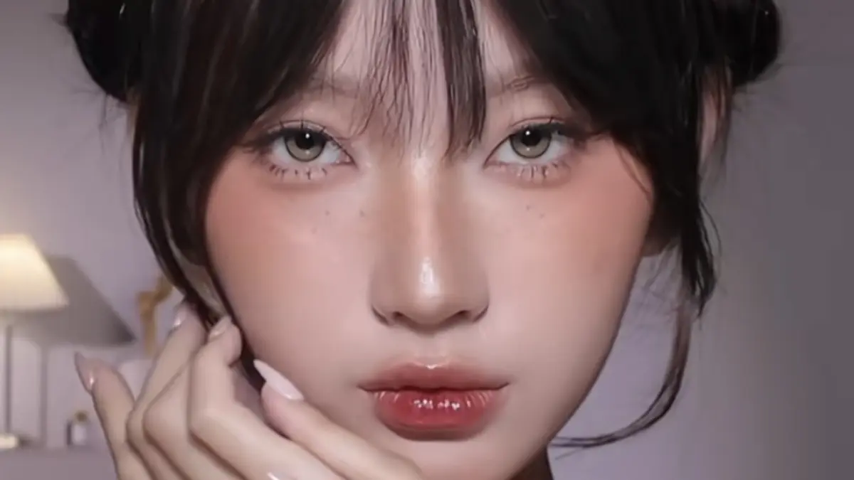 Ilustrasi Peachy Makeup (Source: Tiktok/@keyiui.u)