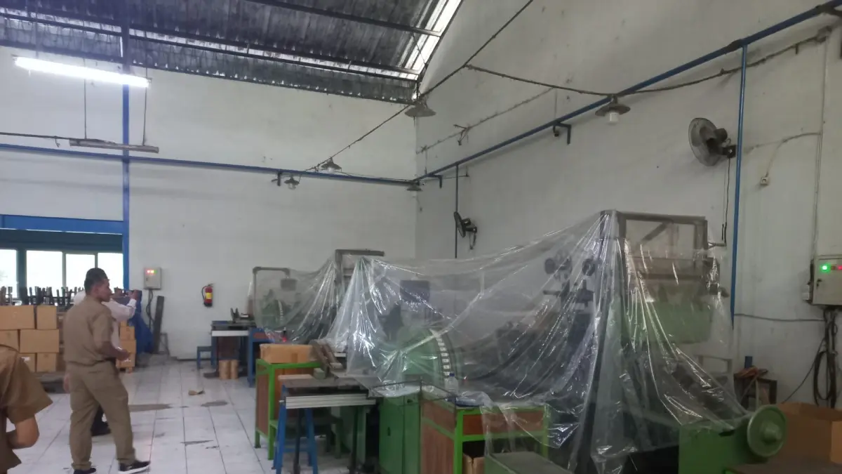 Mesin produksi rokok di salah satu pabrik di Kabupaten Malang.