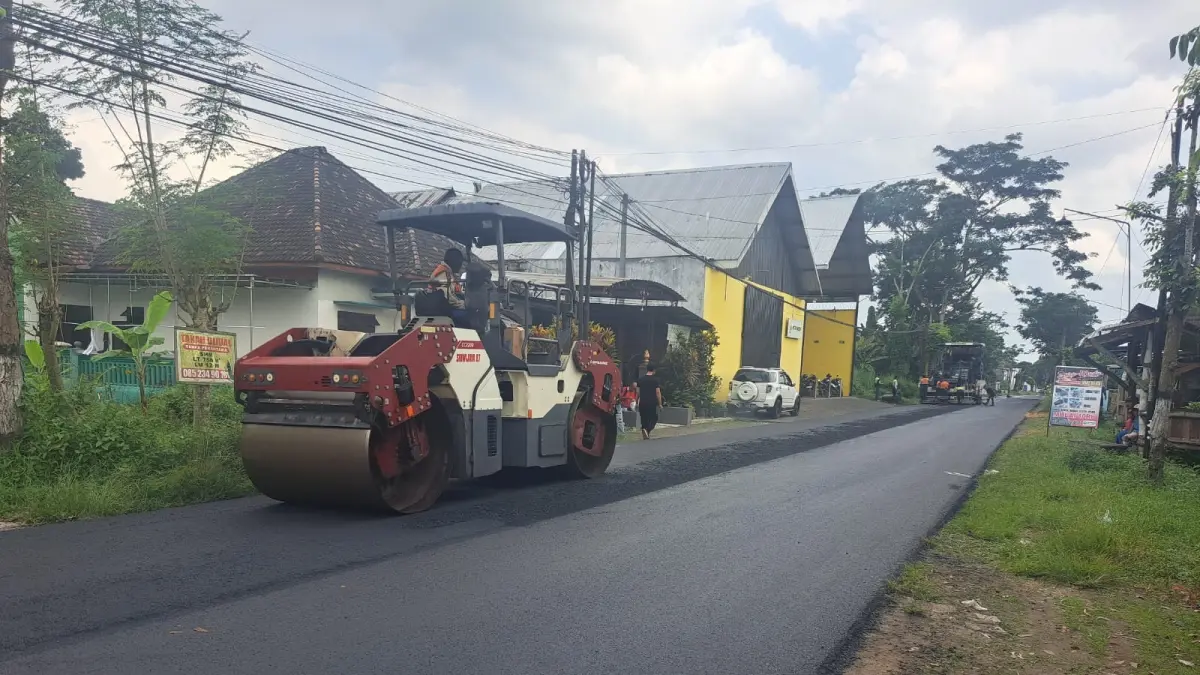 Pengaspalan Jalan Kendalpayak-Kepanjen