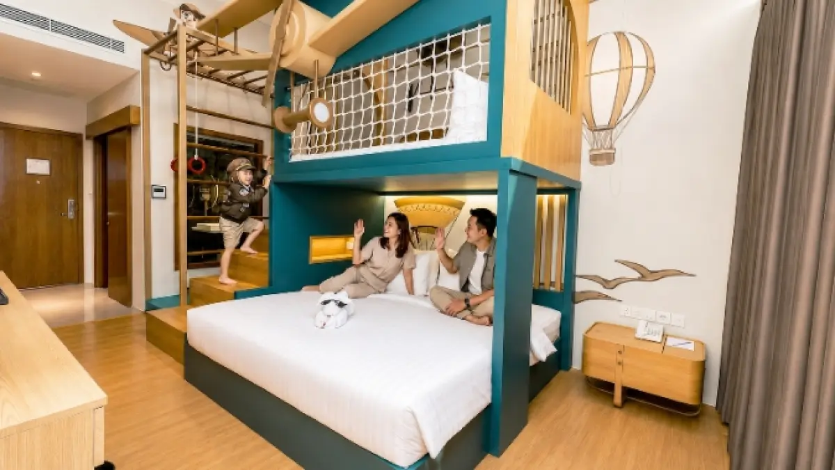 RAMAH KELUARGA: Deluxe Family Room di Ijen Suites Resort & Convention Malang, tipe kamar terbaru dengan konsep family-friendly.
