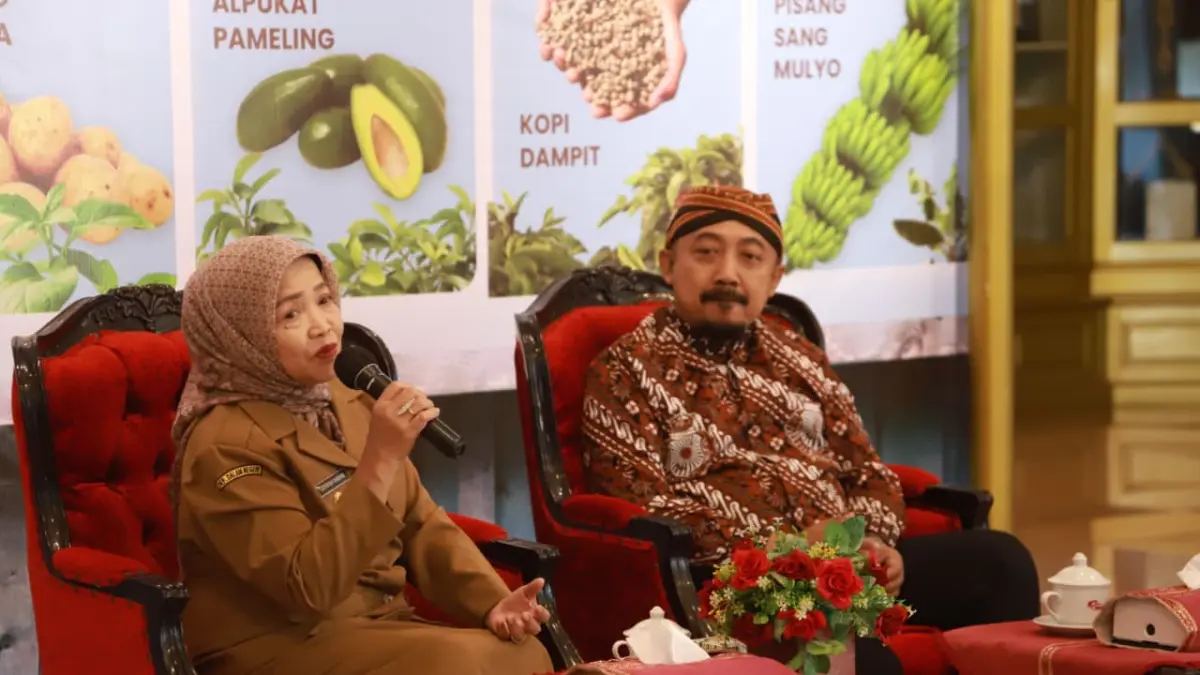  Wabup Malang Lathifah Shohib menerima audiensi Paguyuban Kawula Keraton Surakarta (Pakasa) Malang Raya di Ruang Pringgitan Pendopo Agung Kabupaten Malang beberapa waktu lalu.  (Prokopim Kabupaten Malang)