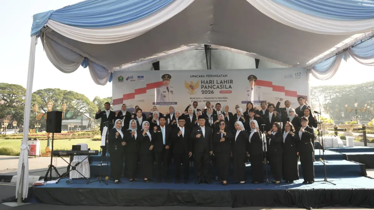 MEMUKAU: Penampilan paduan suara Gita Buana Dwija binaan Dinas Pendidikan dan Kebudayaan (Disdikbud) Kota Malang dalam upacara Hari Lahir Pancasila (1/6).