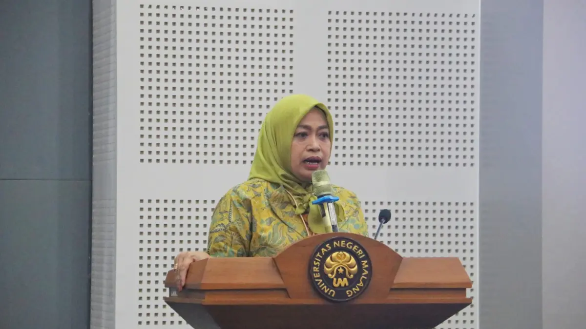 Guru Besar Fakultas Ekonomi dan Bisnis (FEB) Universitas Negeri Malang (UM) Prof Dr Puji Handayati SE MM AkCA CMA. (HUMAS UM FOR RADAR MALANG)