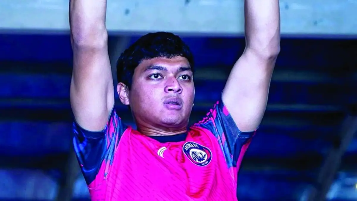 JAGA KEBUGARAN: Adi Satryo berlatih di salah satu gym yang ada di Kota Malang, beberapa waktu lalu. Selama libur kompetisi dia memilih stay di Malang.
