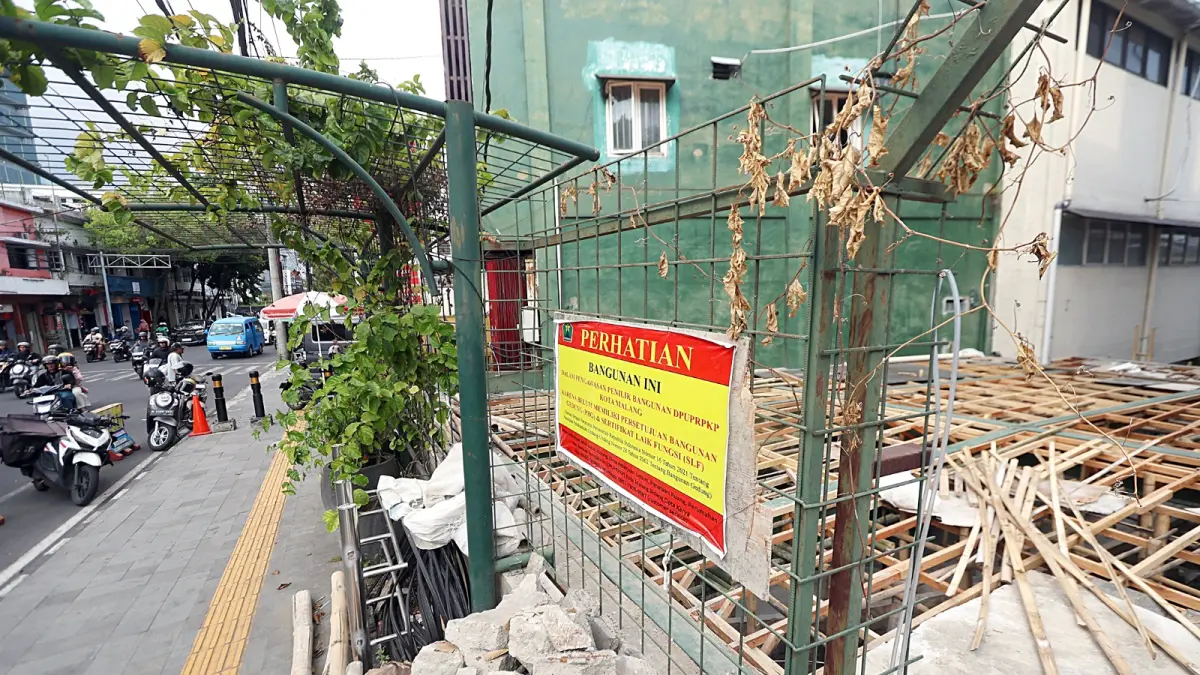 LANGGAR ATURAN: Bangunan liar di Jalan Semeru wajib dibongkar. pemiliknya diberi waktu maksimal 30 hari.