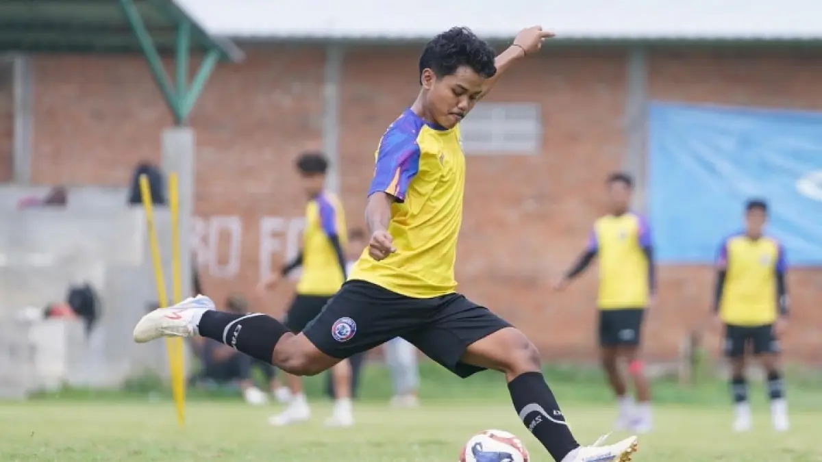 BERPISAH: Agusti Ardiansyah mengikuti sesi latihan saat bergabung bersama Arema FC di Dreams Football Pitch, Kecamatan Pakis, beberapa waktu lalu.