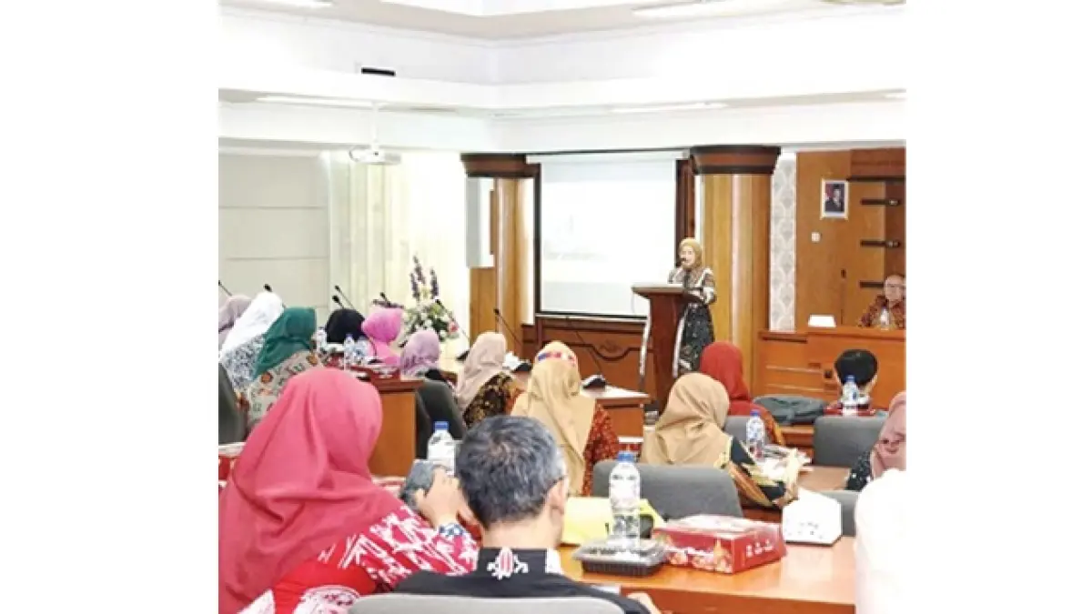 DETEKSI DINI: Ibu-ibu menghadiri sosialisasi kanker serviks di Ruang Rapat Panji Pulang Jiwo, Kantor Bupati Malang, Kepanjen beberapa waktu lalu.