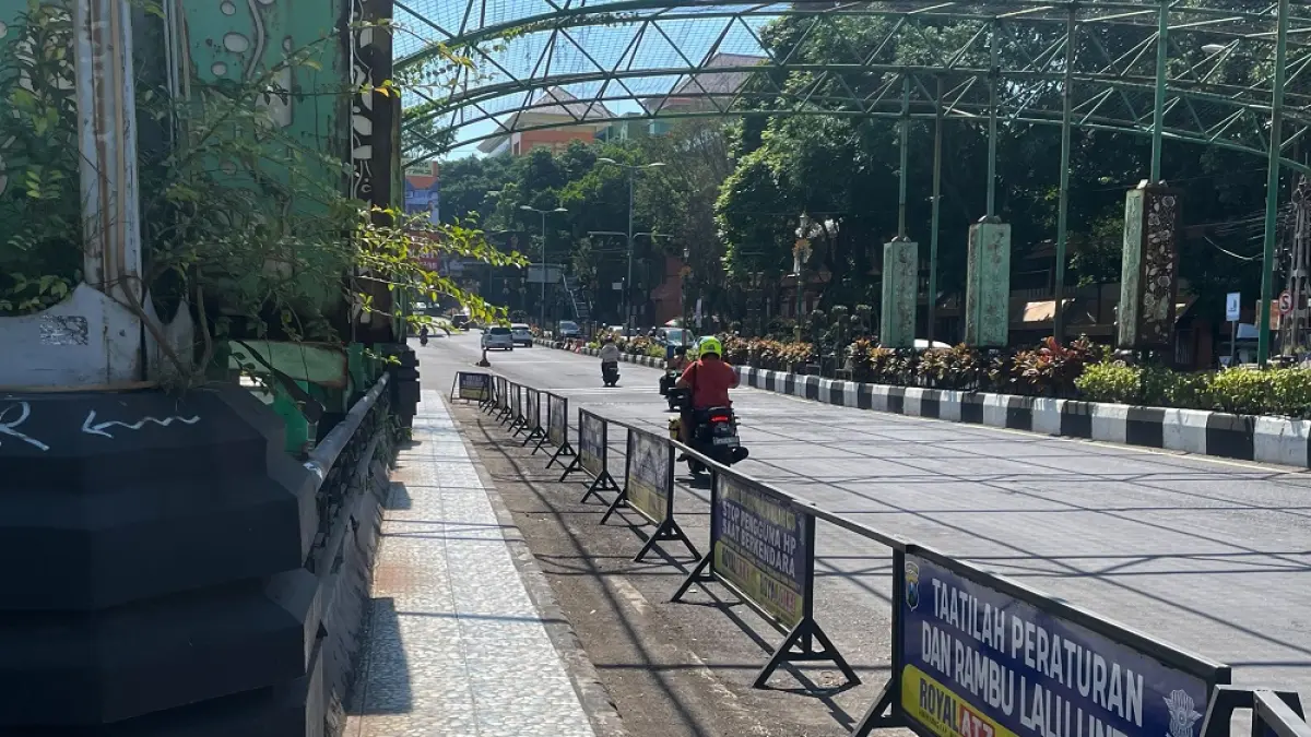 Jembatan Jalan Jaksa Agung Suprapto menjadi titik akhir proyek pembangunan drainase di Jalan Letjen Sutoyo, Malang (ANDIKA SATRIA PERDANA/RADAR MALANG).