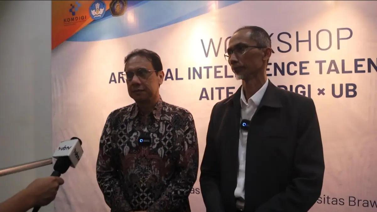 Dekan FILKOM UB Tri Astoto Kurniawan bersama Kepala Pusat Pengembangan Talenta Digital Komdigi Said Mirza Pahlevi saat wawancara dengan awak media, Senin (8/6).