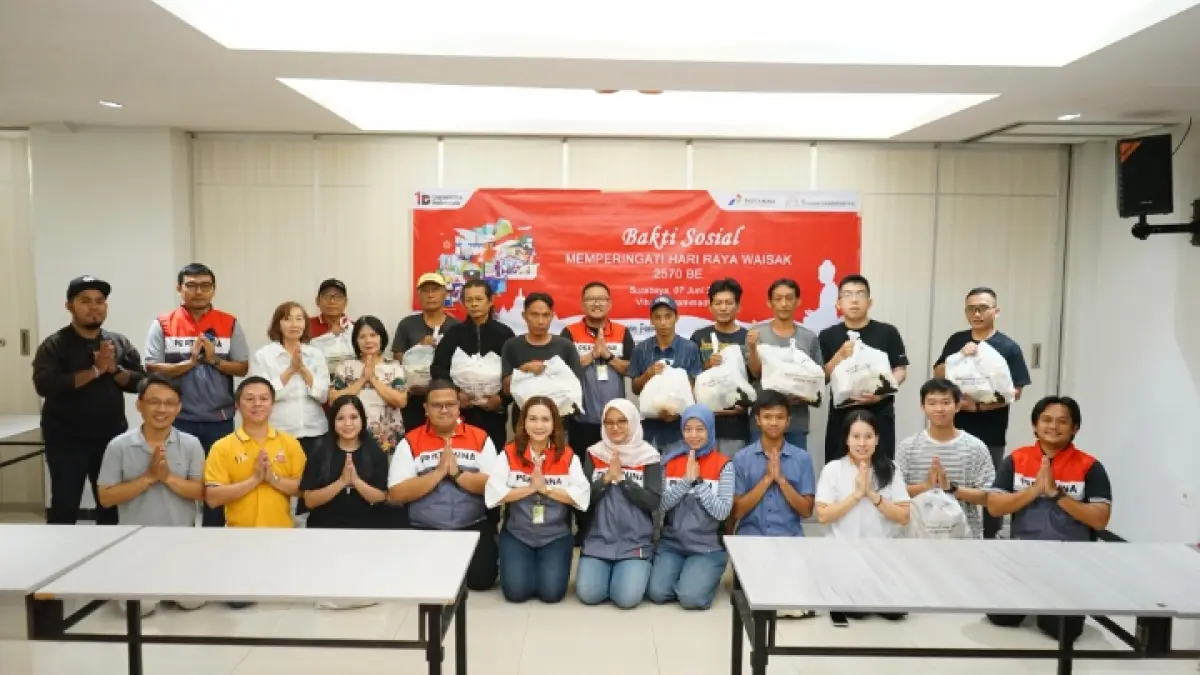 KOLABORASI: Bakti sosial yang digelar Pertamina Patra Niaga dan Vihara Dhammadipa.