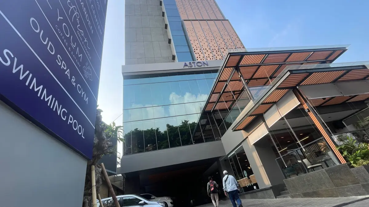 SIAPKAN INSENTIF: Hotel Aston di Jalan Sigura-gura jadi salah satu contoh investasi terbaru di Kota Malang. (Andika Satria Perdana/Radar Malang)