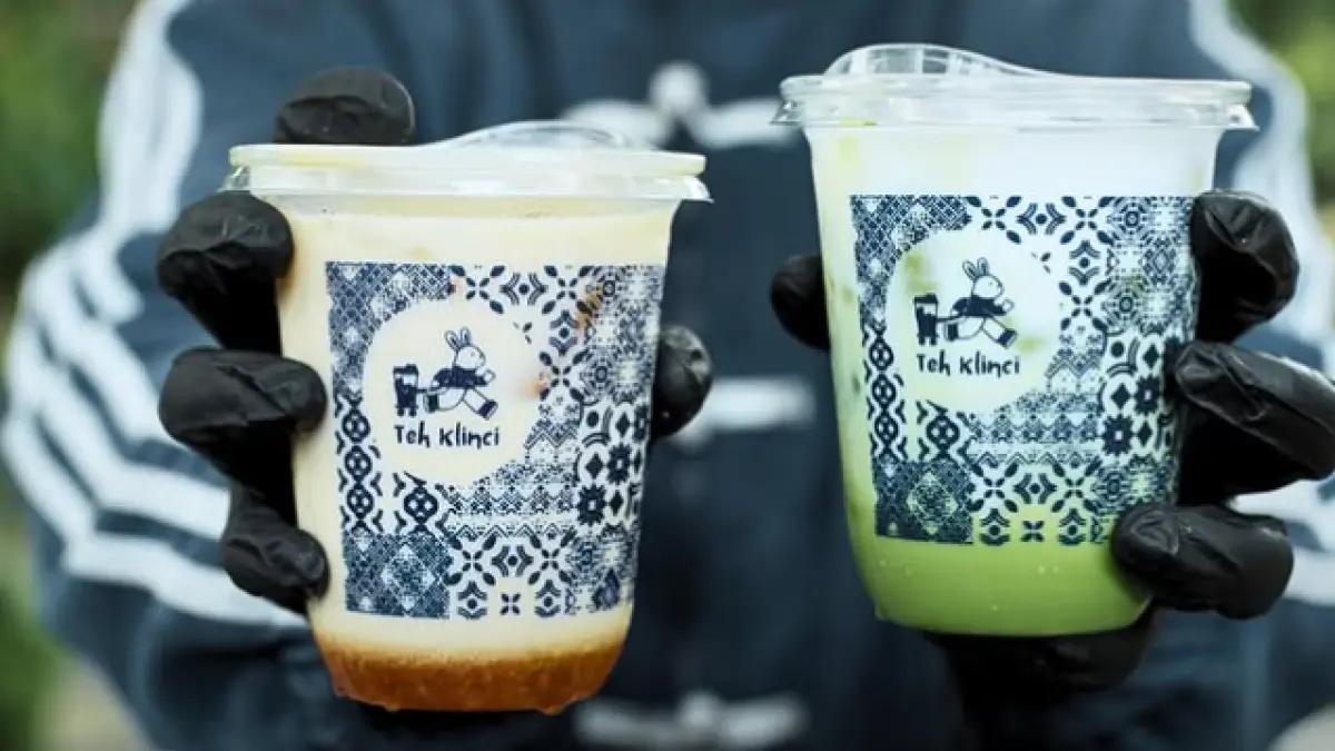 Menu sweet peach milk tea dan sweet matcha dari Teh Klinci (Instagram @tehklinci)